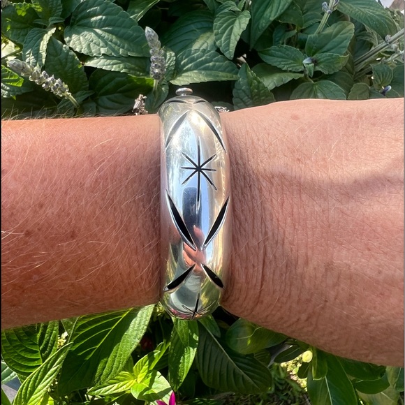 Vintage Sterling Silver Mexico Taxco Star Etched Hinged Bangle Bracelet